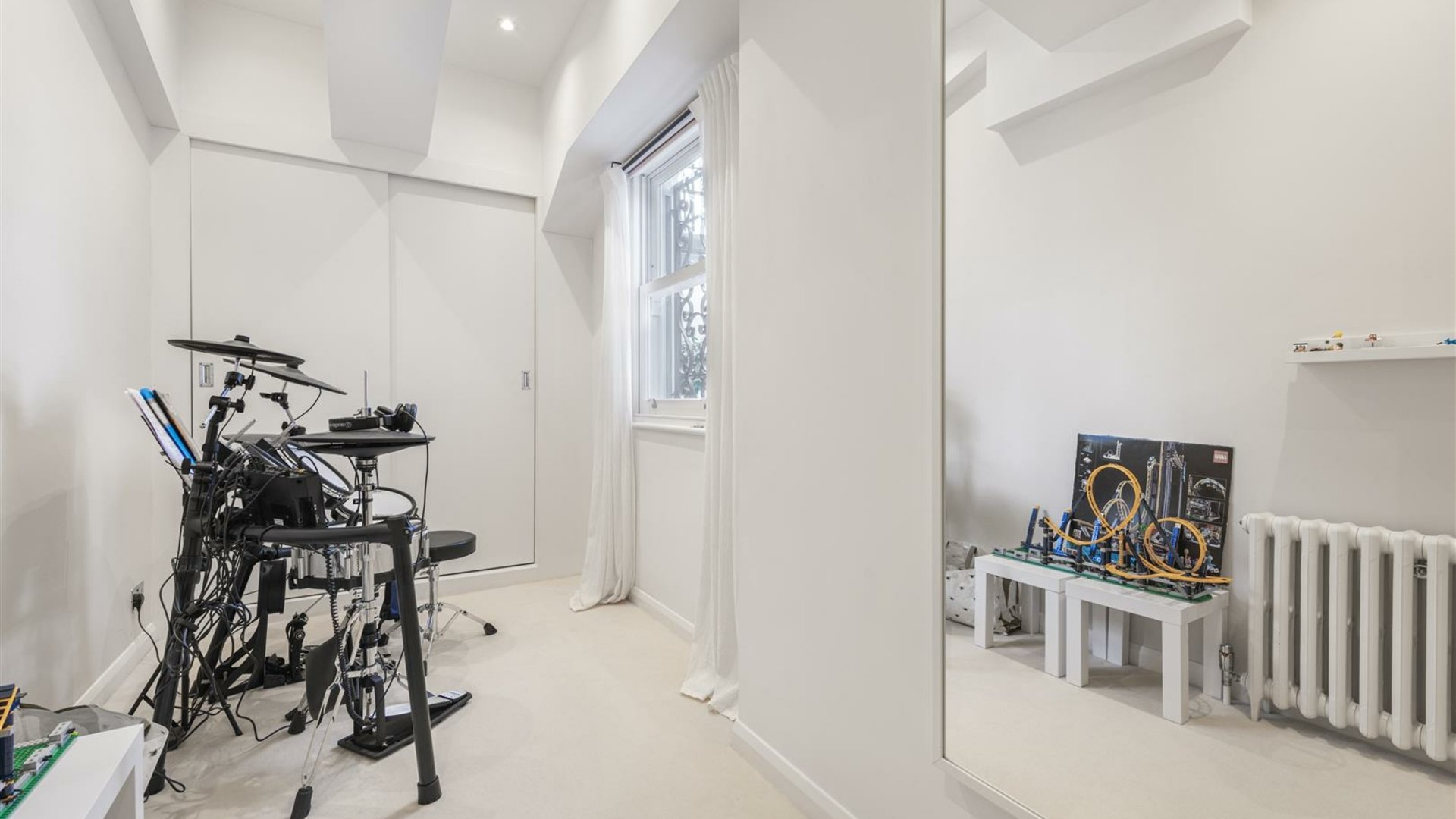 8 Redcliffe Square, London, London