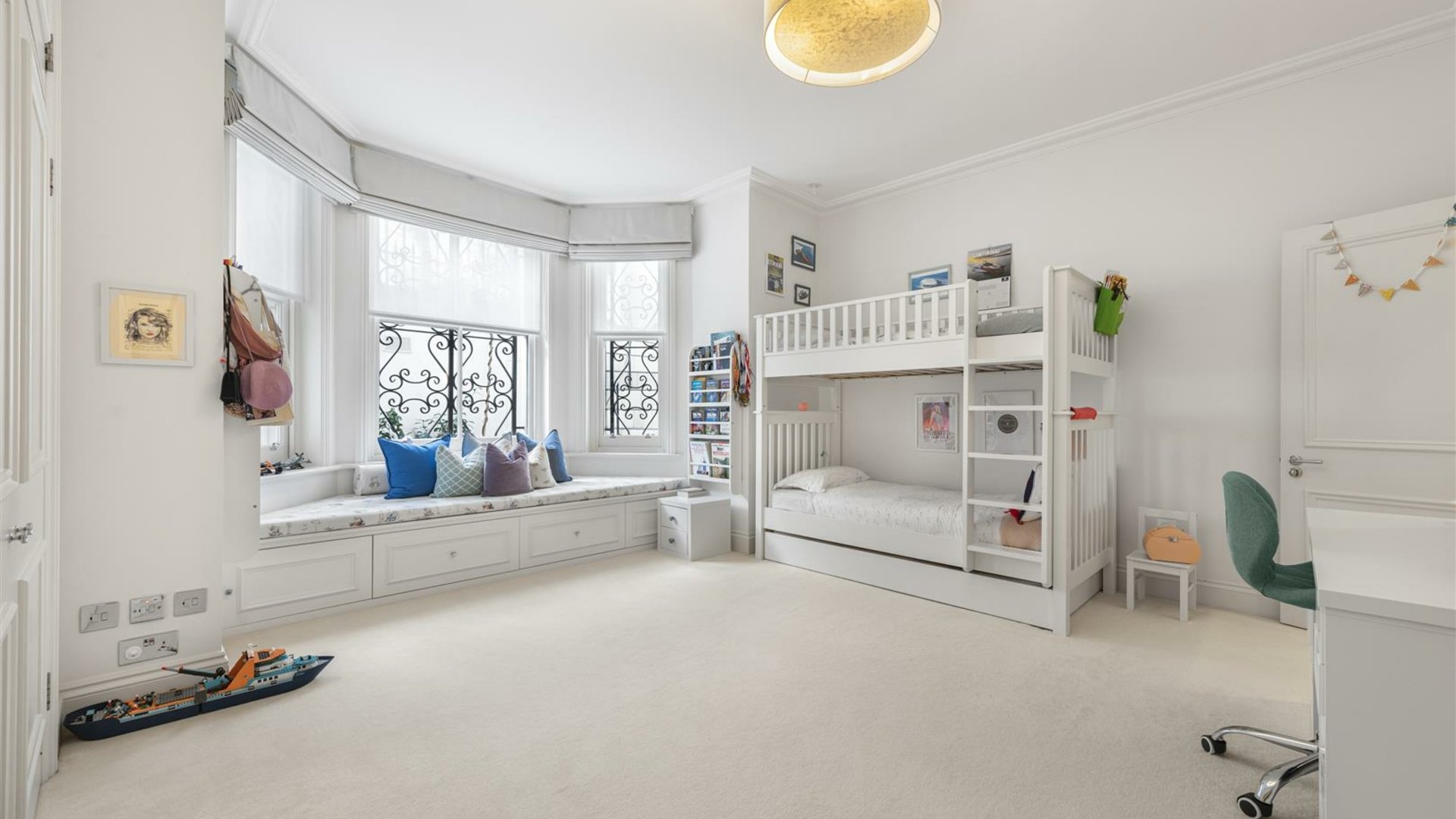 8 Redcliffe Square, London, London