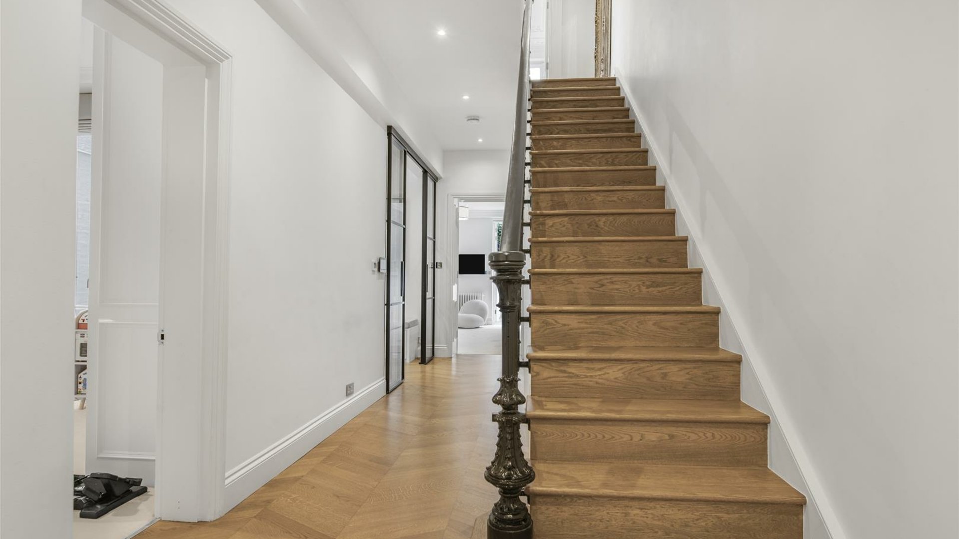 8 Redcliffe Square, London, London