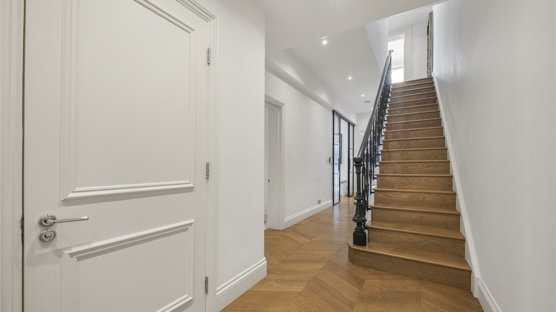 8 Redcliffe Square, London, London