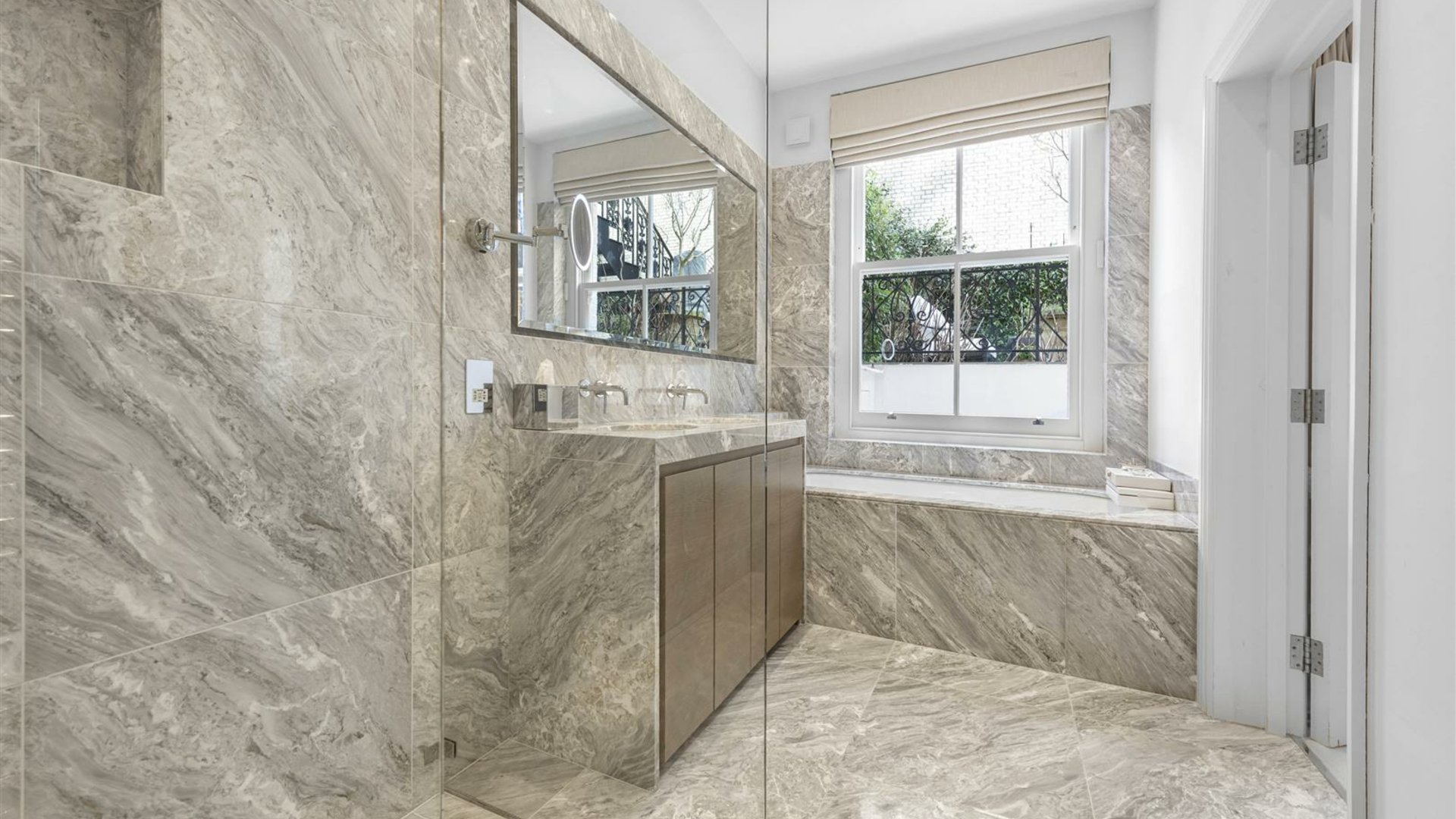 8 Redcliffe Square, London, London