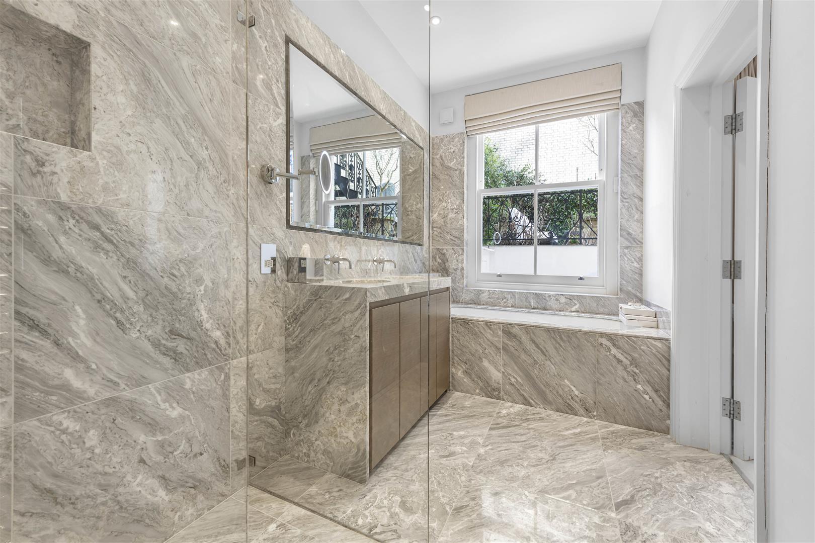 8 Redcliffe Square, London, London